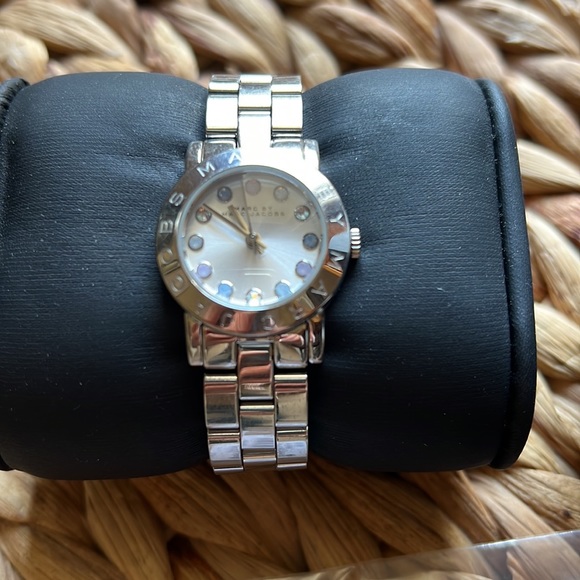 Marc by Marc Jacobs Women's MBM3217 Analog Display Analog Quartz Silver Watch - Picture 4 of 13